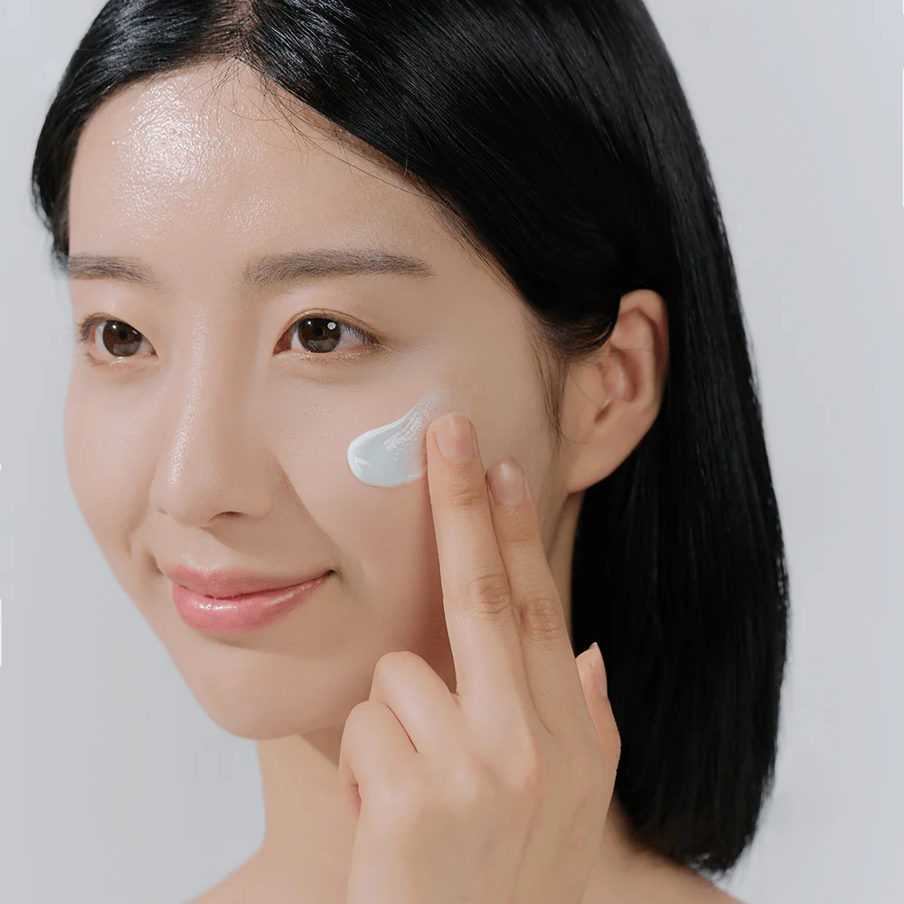 کرم ضد آفتاب سنتلا SPF 50 اسکین ۱۰۰۴ ۵۰میل 3 کرم ضد آفتاب سنتلا SPF 50 اسکین ۱۰۰۴